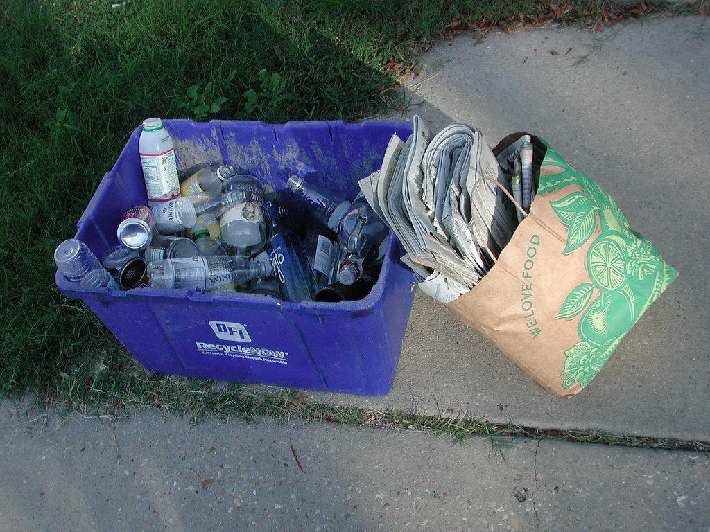 Contenedores de reciclaje y separación de materiales